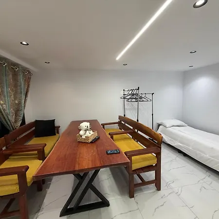 Happy Stayy Apartman *